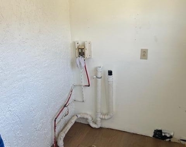 210 Crane Street - Photo Thumbnail 13