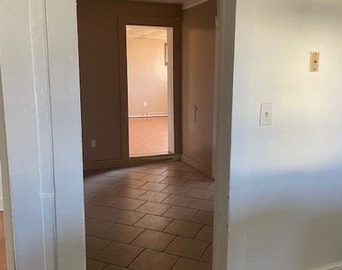 210 Crane Street - Photo Thumbnail 4