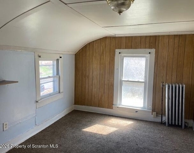 210 Crane Street - Photo Thumbnail 11