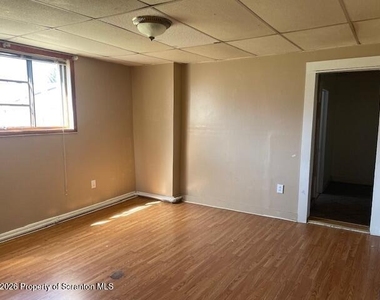 210 Crane Street - Photo Thumbnail 9