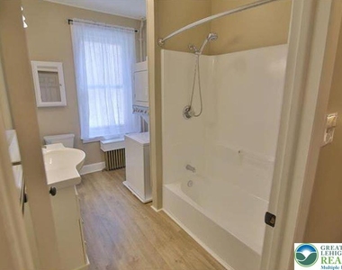 325 N 8th Street - Photo Thumbnail 8