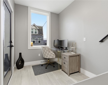 240 E Jefferson St - Photo Thumbnail 26