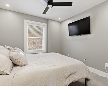 240 E Jefferson St - Photo Thumbnail 35