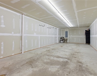 240 E Jefferson St - Photo Thumbnail 40