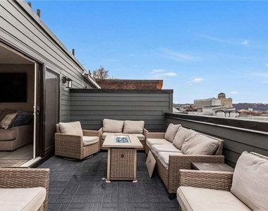 240 E Jefferson St - Photo Thumbnail 11