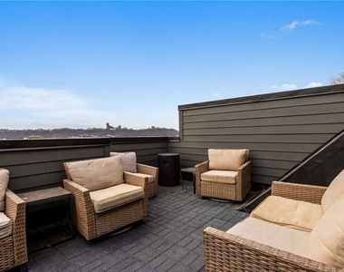 240 E Jefferson St - Photo Thumbnail 9