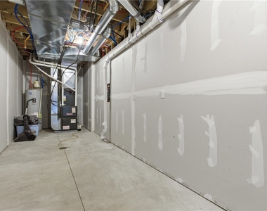 240 E Jefferson St - Photo Thumbnail 41