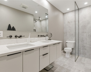 240 E Jefferson St - Photo Thumbnail 29