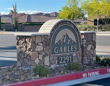 2291 W Horizon Ridge Parkway - Photo Thumbnail 4