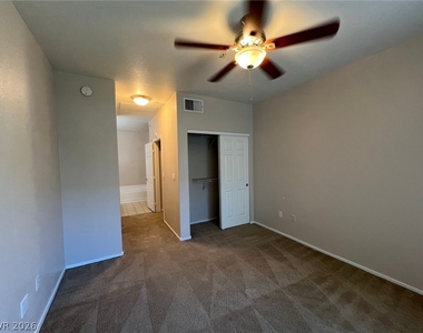 2291 W Horizon Ridge Parkway - Photo Thumbnail 17
