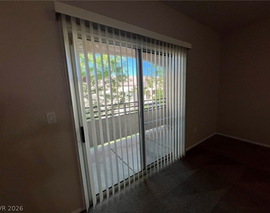 2291 W Horizon Ridge Parkway - Photo Thumbnail 16