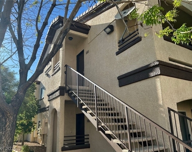 2291 W Horizon Ridge Parkway - Photo Thumbnail 2