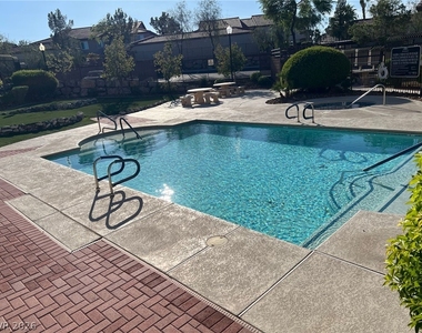 2291 W Horizon Ridge Parkway - Photo Thumbnail 28