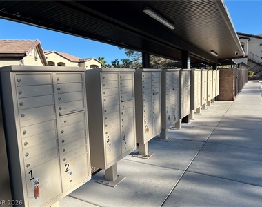 2291 W Horizon Ridge Parkway - Photo Thumbnail 31
