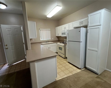 2291 W Horizon Ridge Parkway - Photo Thumbnail 10