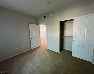 2291 W Horizon Ridge Parkway - Photo Thumbnail 22