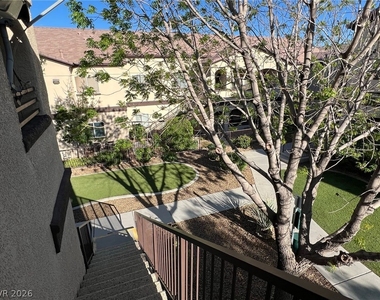 2291 W Horizon Ridge Parkway - Photo Thumbnail 3