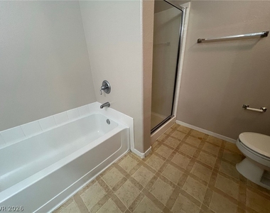 2291 W Horizon Ridge Parkway - Photo Thumbnail 19