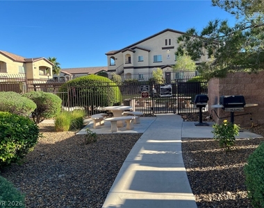 2291 W Horizon Ridge Parkway - Photo Thumbnail 30