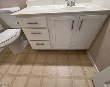 2291 W Horizon Ridge Parkway - Photo Thumbnail 24