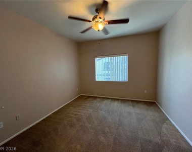 2291 W Horizon Ridge Parkway - Photo Thumbnail 21
