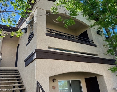 2291 W Horizon Ridge Parkway - Photo Thumbnail 1