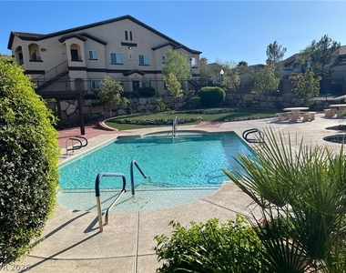 2291 W Horizon Ridge Parkway - Photo Thumbnail 26