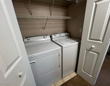 2291 W Horizon Ridge Parkway - Photo Thumbnail 25