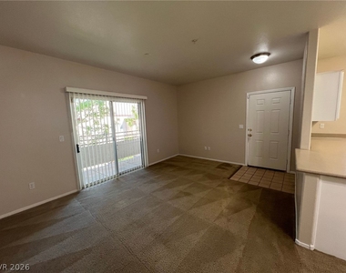 2291 W Horizon Ridge Parkway - Photo Thumbnail 15
