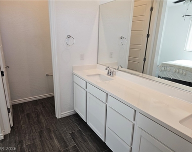 921 Mayfield Manor Lane - Photo Thumbnail 8