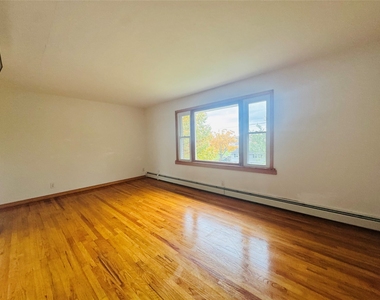 300 Rano Boulevard - Photo Thumbnail 3