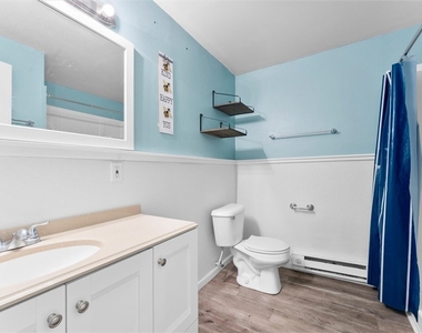 555 Village Boulevard N - Photo Thumbnail 13