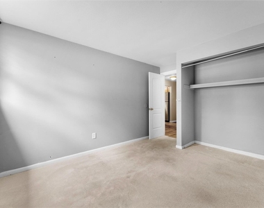 555 Village Boulevard N - Photo Thumbnail 12
