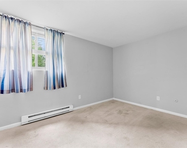 555 Village Boulevard N - Photo Thumbnail 16