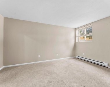 555 Village Boulevard N - Photo Thumbnail 8
