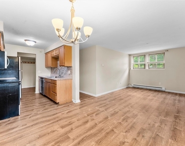 555 Village Boulevard N - Photo Thumbnail 4