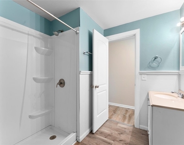555 Village Boulevard N - Photo Thumbnail 14
