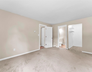 555 Village Boulevard N - Photo Thumbnail 7
