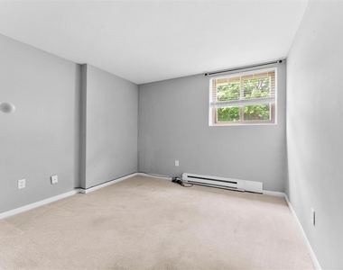 555 Village Boulevard N - Photo Thumbnail 11