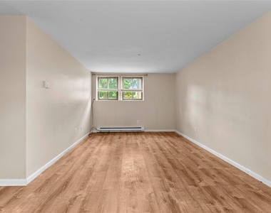555 Village Boulevard N - Photo Thumbnail 6
