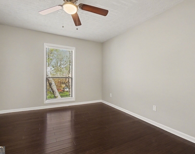 918 Dunbar Drive - Photo Thumbnail 7