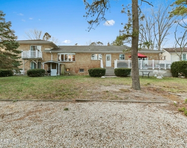 399 Golfview Drive - Photo Thumbnail 8