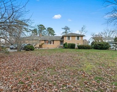 399 Golfview Drive - Photo Thumbnail 1