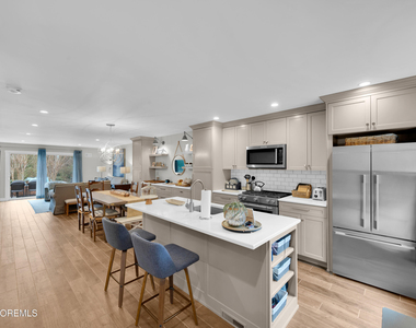 51 Wyckham Road - Photo Thumbnail 7