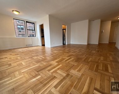 East 79th Street - Photo Thumbnail 8