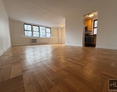 East 79th Street - Photo Thumbnail 1
