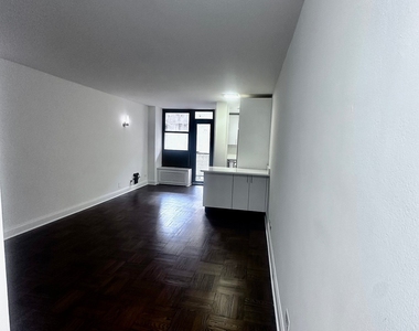 East 35 Street - Photo Thumbnail 10