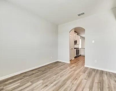 629 Harbor Oaks Drive - Photo Thumbnail 6