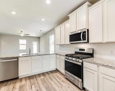 629 Harbor Oaks Drive - Photo Thumbnail 1