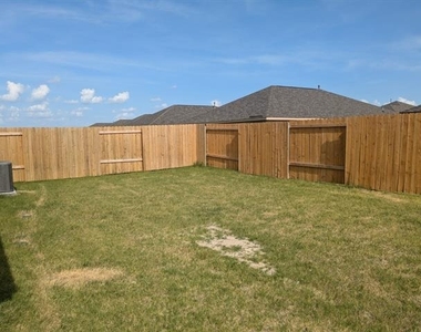 629 Harbor Oaks Drive - Photo Thumbnail 12